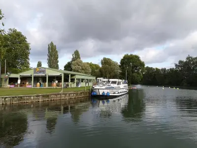 Vue sur la rivière ou le fleuve situé(e) à proximité de le camping