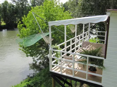 Vue sur la rivière ou le fleuve situé(e) à proximité de le camping