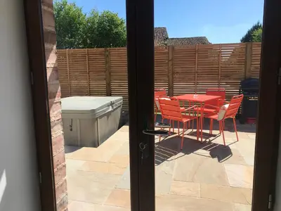 Terrasse ou espace extérieur de l'établissement La Charnière Chadalais
