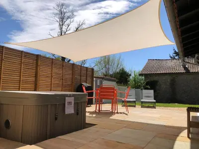 Terrasse ou espace extérieur de l'établissement La Charnière Chadalais