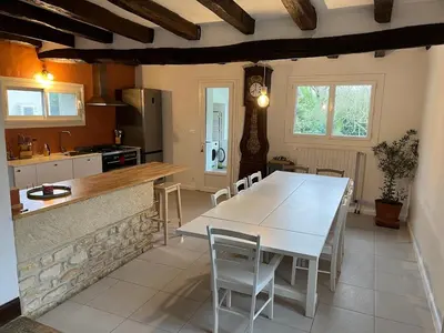 Cuisine ou kitchenette dans l'établissement Maison Terracotta, le calme aux portes de Poitiers