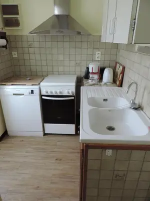 Cuisine ou kitchenette dans l'établissement Gîte de l'Aubrée 17