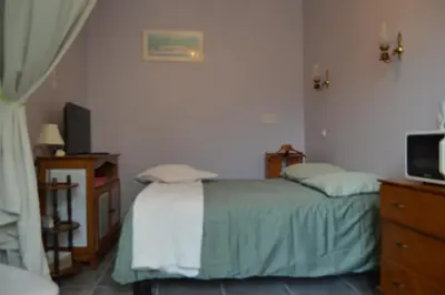 Un ou plusieurs lits dans un hébergement de l'établissement Chambre Charentaise