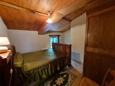 Un ou plusieurs lits dans un hébergement de l'établissement Maison de charme avec WiFi au cœur du Marais Poitevin, jardin clos, barque et vélos, 4 chambres - FR-1-426-146