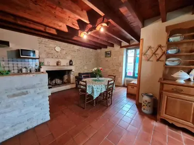Cuisine ou kitchenette dans l'établissement Maison de caractère avec jardin, barque et VTT dans le Marais Poitevin - FR-1-426-139