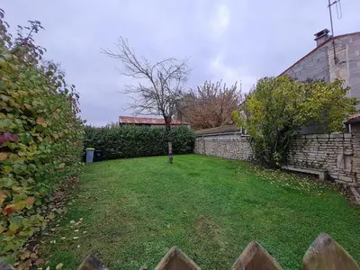 Jardin de l'établissement Maison de caractère avec jardin, barque et VTT dans le Marais Poitevin - FR-1-426-139