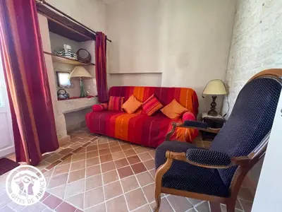 Coin salon dans l'établissement Maison au cœur du Marais Poitevin avec barques, canoës, pédalo et vélos включены - FR-1-426-147