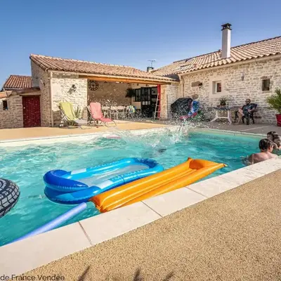 Maison rénovée pour 14 pers avec piscine chauffée
