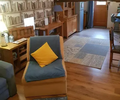 Coin salon dans l'établissement 2Bed Gite Sleeps 6 - Pool Hot Tub Parking