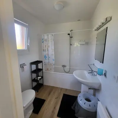 Salle de bains dans l'établissement 2025 Reno 2-Bed Escape w pool Min to GolfCources