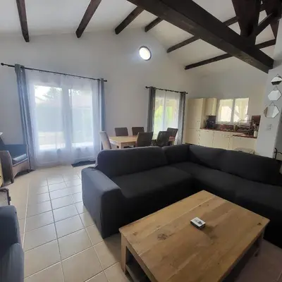 Coin salon dans l'établissement 2025 Reno 2-Bed Escape w pool Min to GolfCources