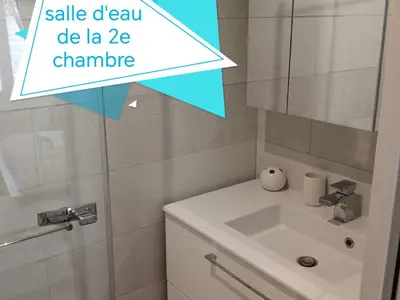 Salle de bains dans l'établissement L'Alizé sera votre petit coin de paradis