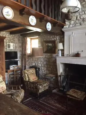 Cuisine ou kitchenette dans l'établissement Traditional Charentais cottage in countryside 25 minutes from Royan
