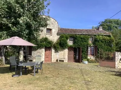Jardin de l'établissement Traditional Charentais cottage in countryside 25 minutes from Royan
