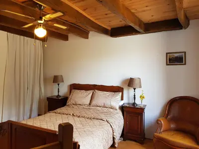 Un ou plusieurs lits dans un hébergement de l'établissement Bay Cottage Gite, Busserolles.