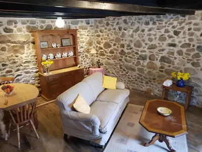Coin salon dans l'établissement Bay Cottage Gite, Busserolles.