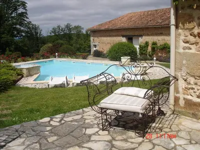 Piscine de l'établissement Gîte 4 personnes situé aux portes du Périgord ou située à proximité