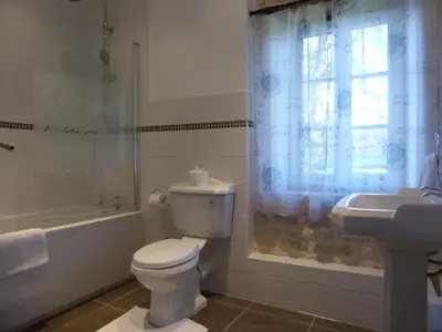 Salle de bains dans l'établissement Le Petit Souhait & Le Verger