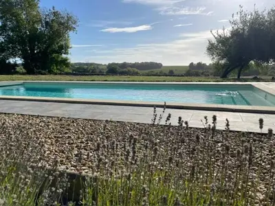 Piscine de l'établissement Le Pigeonnier Gite ou située à proximité