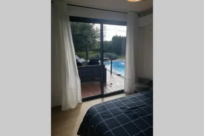 Piscine de l'établissement Entre Piscine et Mer ou située à proximité