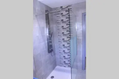 Salle de bains dans l'établissement Entre Piscine et Mer