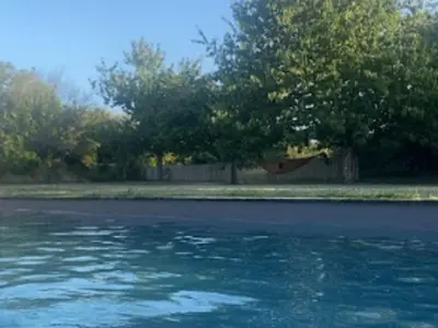 Piscine de l'établissement Gîte authentique avec piscine, proche nature et activités, rénové et confortable, jusqu'à 6 pers. - FR-1-426-96 ou située à proximité