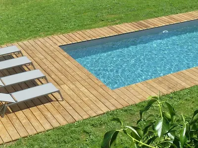 Piscine de l'établissement Grande maison rénovée, piscine, 4 chambres, vaste terrain, près piste cyclable et pêche, Wi-Fi inclus - FR-1-426-408 ou située à proximité