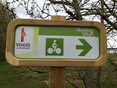 Certificat, récompense, panneau ou autre document affiché dans l'établissement Charmante maison XVIIIème rénovée avec piscine et terrasse, proche rivière et pistes cyclables - FR-1-426-99