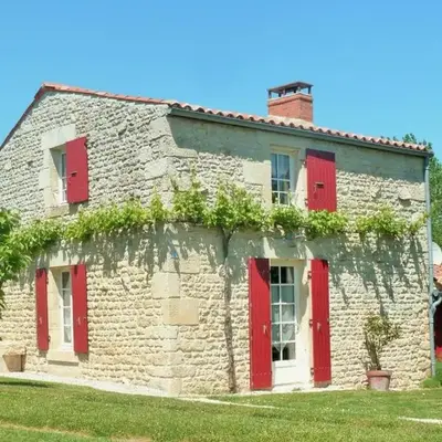 Charmante maison XVIIIème rénovée avec piscine et terrasse