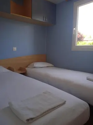 Un ou plusieurs lits dans un hébergement de l'établissement Olydea le Lambon - Prailles-la-Couarde