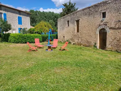 Jardin de l'établissement LE LOGIS DE LA PIERRE