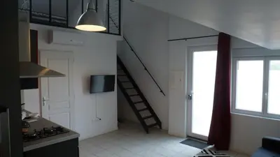 Télévision ou salle de divertissement dans l'établissement Logements Le232Fr Futuroscope Poitiers