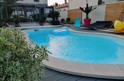 Piscine de l'établissement La croix landolle ou située à proximité