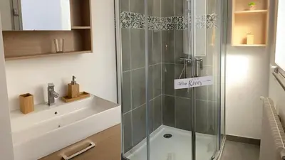 Salle de bains dans l'établissement La maison d'Angelique - Coliving Hotel - Gare de Niort
