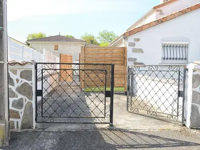 Plan de l'établissement T2 - 28m2 avec cour et stationnement, wifi et linge fournis