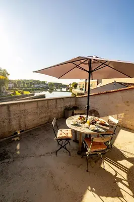 Balcon ou terrasse dans l'établissement QUAI 3 loft moderne et lumineux les pieds dans l'eau