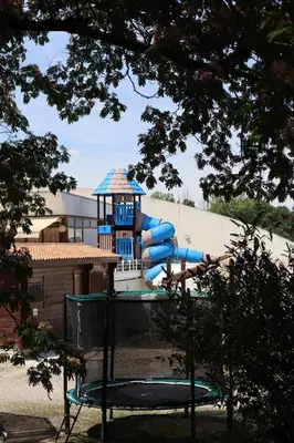 Piscine de l'établissement Camping Ushuaïa Village Les Chalets de Moulière ou située à proximité