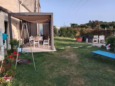 Jardin de l'établissement Le Logis du Bouil