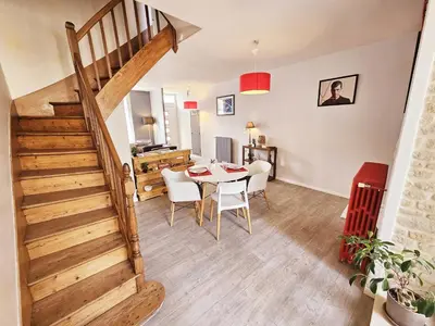 Plan de l'établissement Maison de ville confortable avec cour intérieure