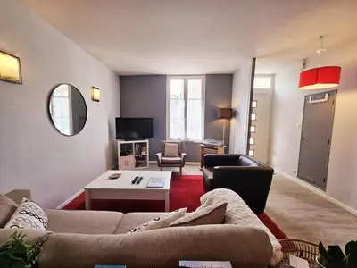 Coin salon dans l'établissement Maison de ville confortable avec cour intérieure