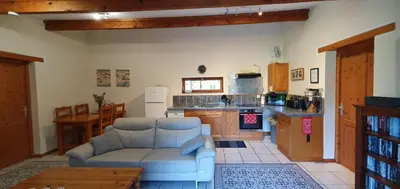 Cuisine ou kitchenette dans l'établissement Cottage Sleeps 5 with Private Lake