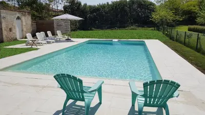 Piscine de l'établissement La Roseraie ou située à proximité