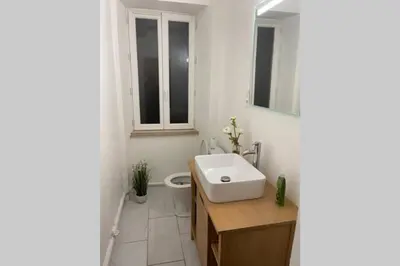 Salle de bains dans l'établissement Le Cocoon - 2mn gare SNCF, hyper centre, WIFI-NETFLIX