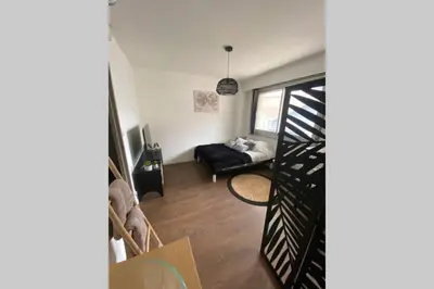 Coin salon dans l'établissement Le 13 du temple - plein coeur centre ville, résidence privée, 5mn gare Sncf, WIFI et Netflix