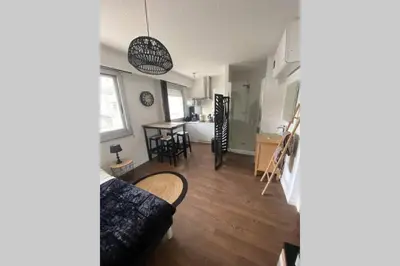 Cuisine ou kitchenette dans l'établissement Le 13 du temple - plein coeur centre ville, résidence privée, 5mn gare Sncf, WIFI et Netflix
