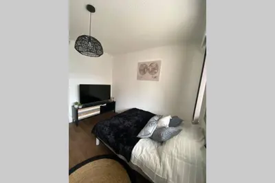 Un ou plusieurs lits dans un hébergement de l'établissement Le 13 du temple - plein coeur centre ville, résidence privée, 5mn gare Sncf, WIFI et Netflix