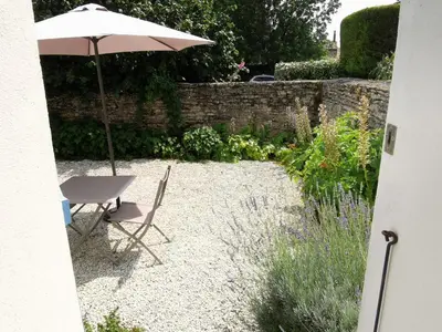 Jardin de l'établissement L'enclos bleu, gîte - marais poitevin avec piscine chauffée