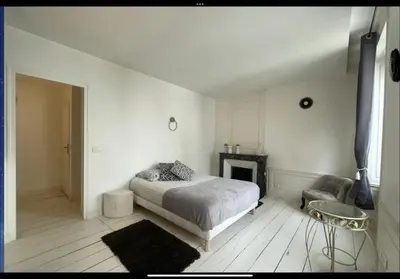 Un ou plusieurs lits dans un hébergement de l'établissement Appartement plein centre de la ROCHELLE