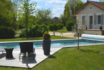 Piscine de l'établissement Le Bataclan ou située à proximité