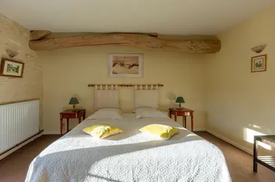 Un ou plusieurs lits dans un hébergement de l'établissement La maison de Charlotte - chambres d'hôtes-Futuroscope